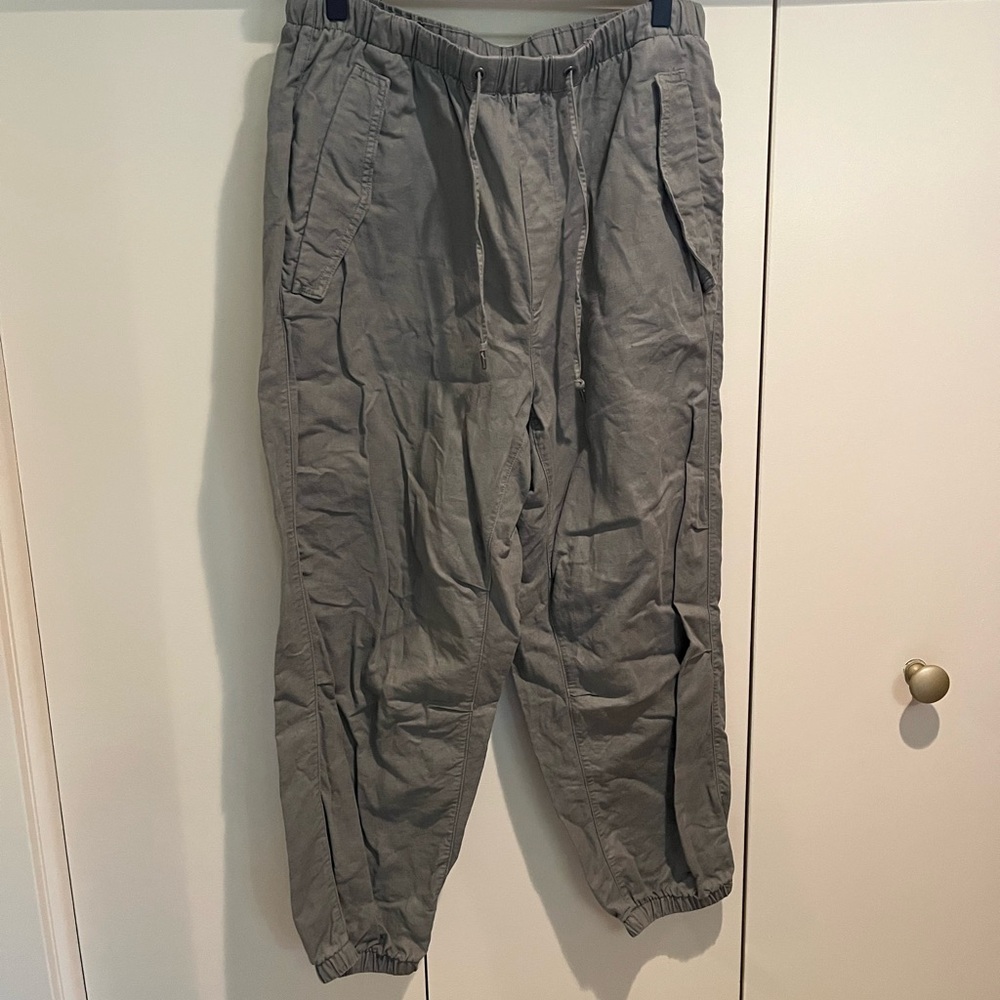 GAP Women’s jogger Pants in Green